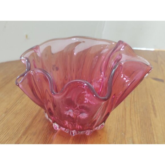 Anthony Rossi Hand Blown Glass Fluted Edge Cranberry Bowl 6" x 6" x 4.5" Canada - Picture 12 of 12